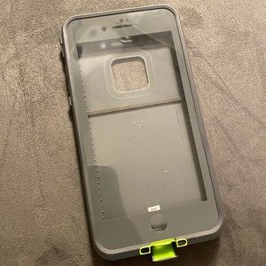 iPhone 7+ life proof case